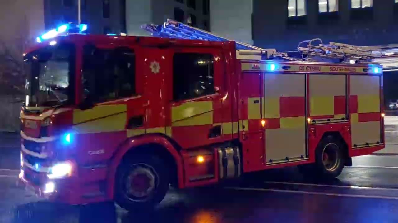 🏴󠁧󠁢󠁷󠁬󠁳󠁿 Police & Fire engines responding 2 incidents across Wales  (Cardiff, Swansea, Rhyl, Wrexham)
