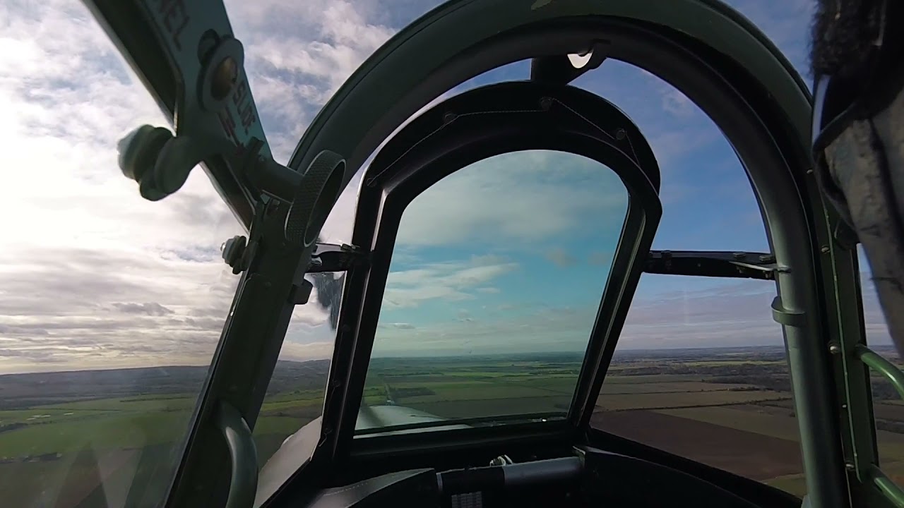 Flying Hawker Hurricane V7497 G-HRLI