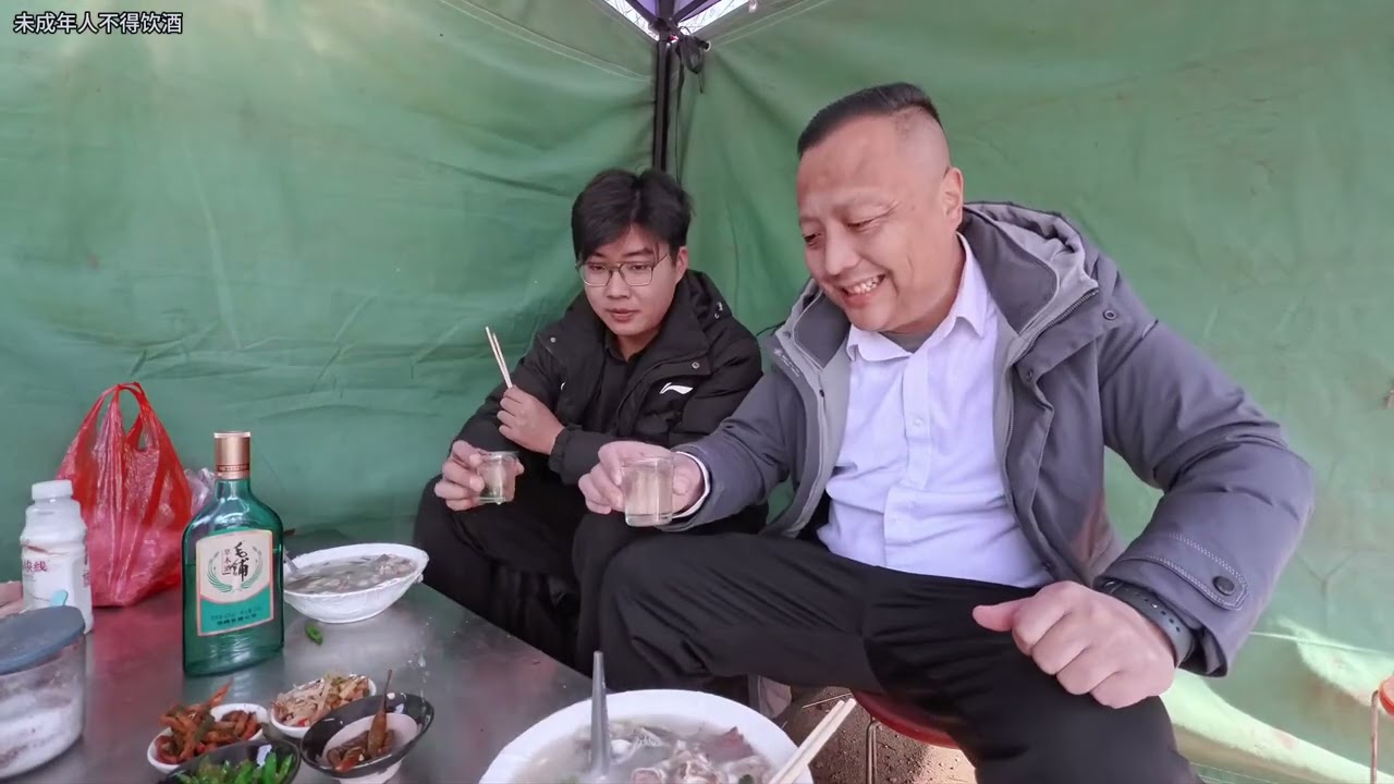 回老家赶大集，媳妇给父母买棉袄，和外甥喝羊肉汤，寻味烟火味道 #美食 #山东大集 #好客山东举杯共饮 #山东羊肉有多香