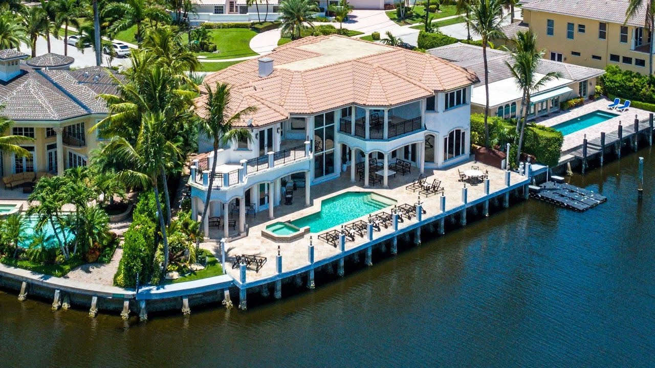 $7,475,000! Elegant home in Boca Raton with stunning transitional interior and classic finishes