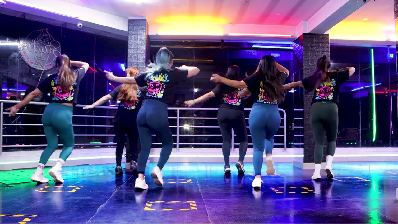 Mix Chelero  @OrquestaLaBellaLuzOficial  Zumba&reg; |Coreograf&iacute;a | Ernesto Jara