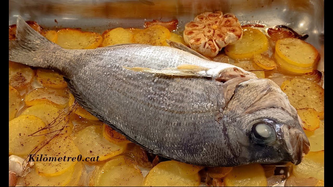 Chopa al horno con patatas | Pescado al horno