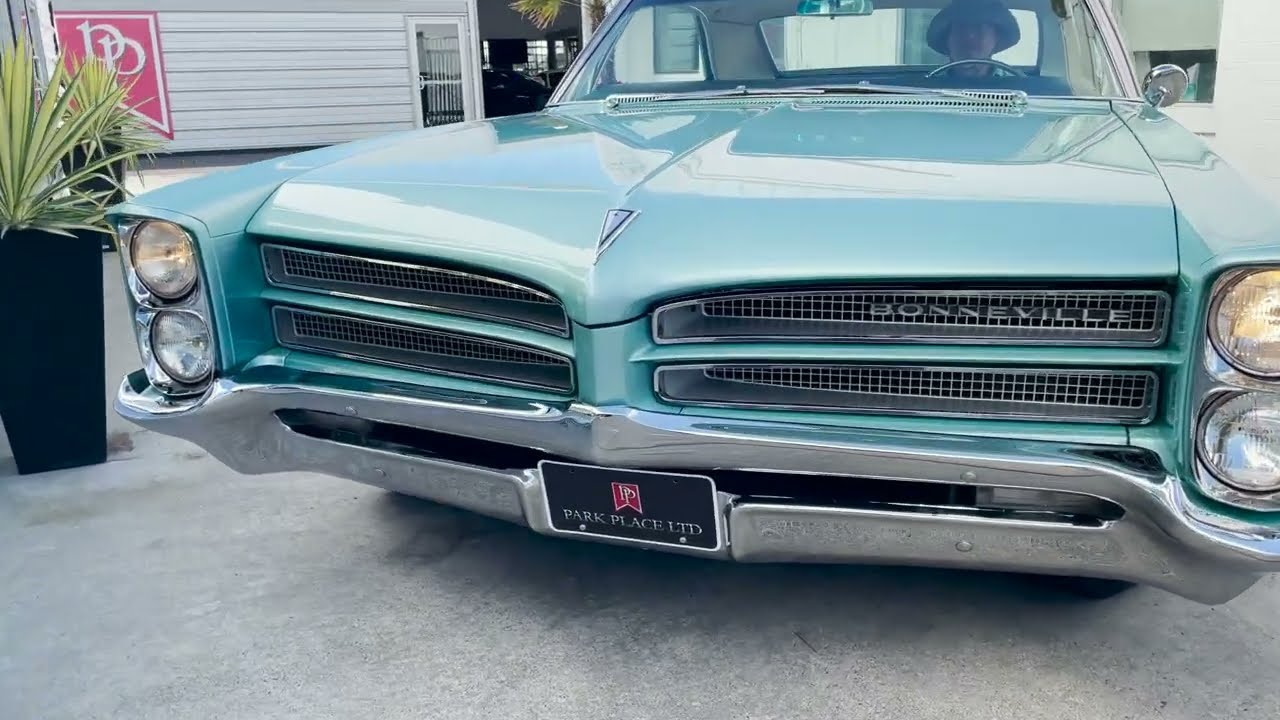 1966 Pontiac Bonneville at Park Place LTD