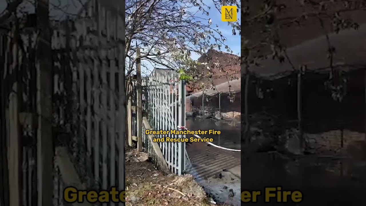 Пожарные всё ещё находятся на месте пожара на резиновом заводе.