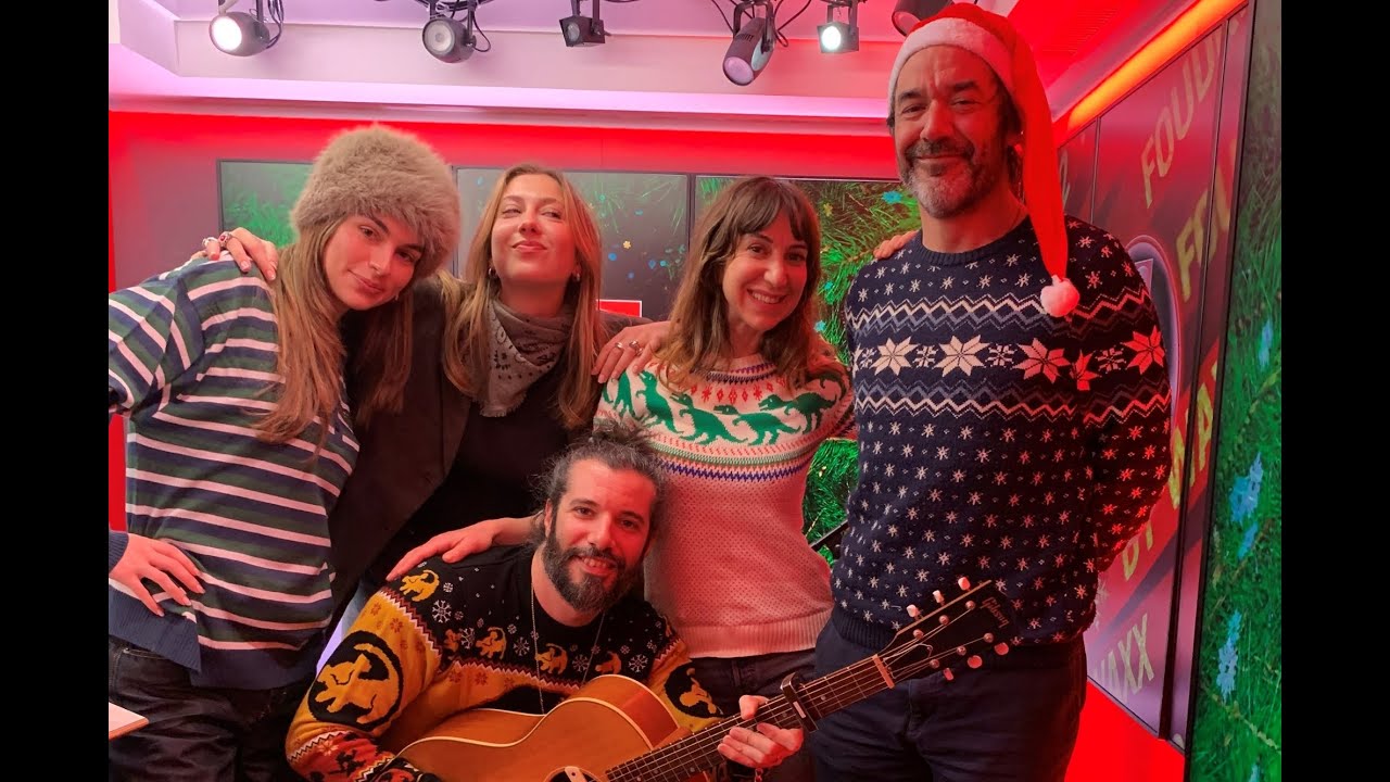 Pénélope Bagieu, Thomas VDB et Waxx interprètent un medley de Queen en live dans Foudre