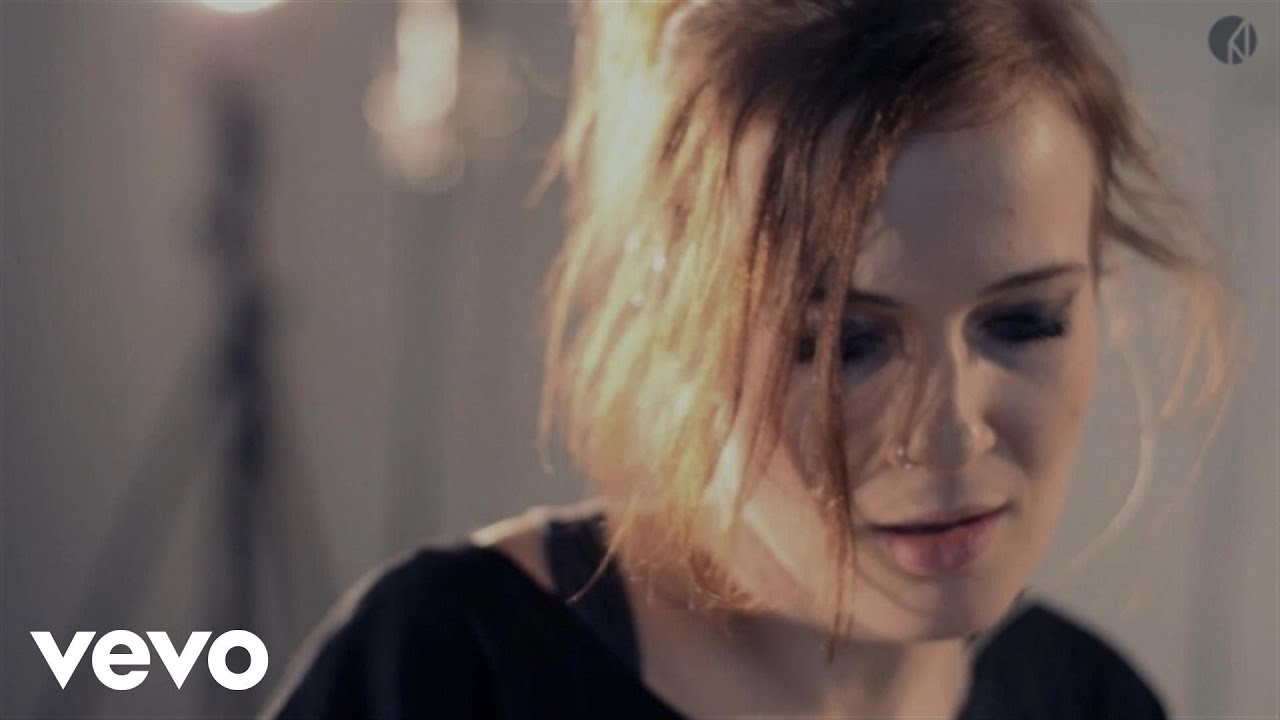 Anika Nilles - Synergy
