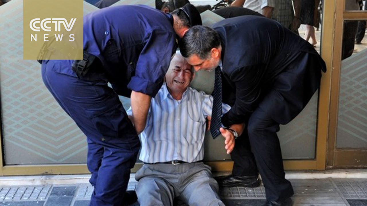 Crying Greek pensioner: the story behind the heartbreaking photo