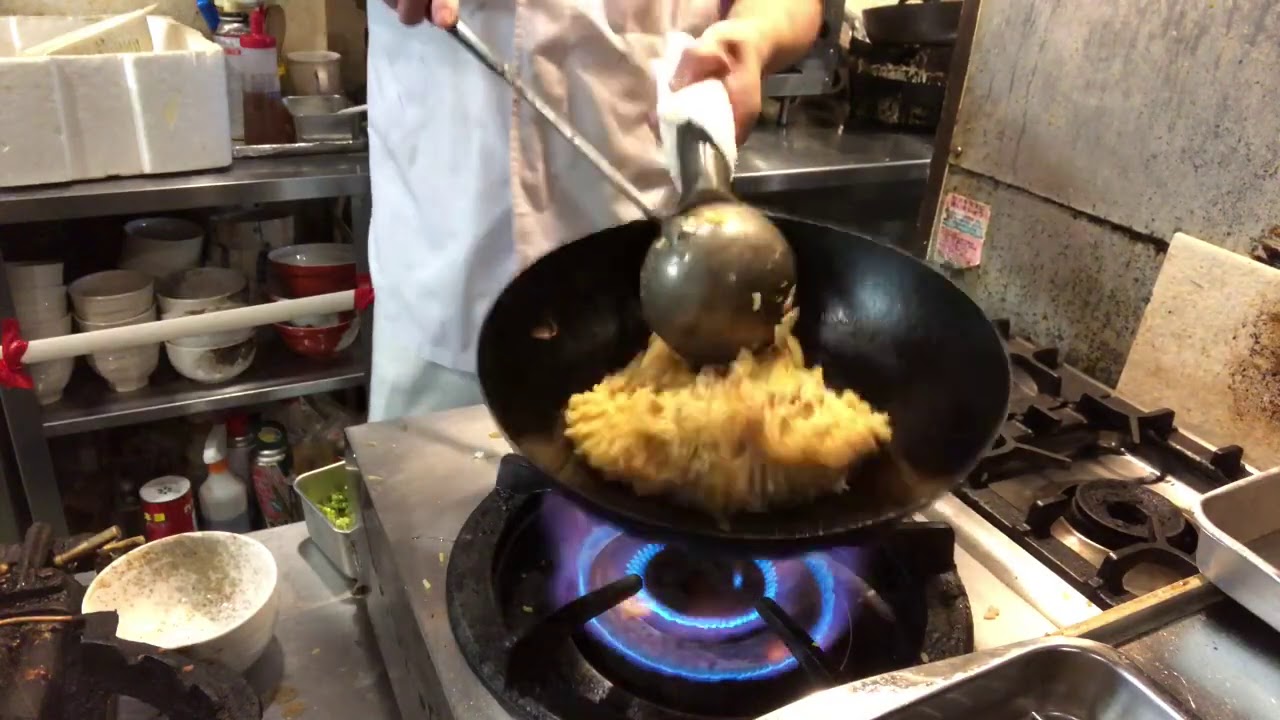 パラパラ度９９%そば職人が作るパラパラチャーハンです！