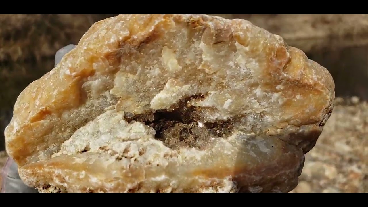 Rockhounding Geodes and other cool rocks in Illinois