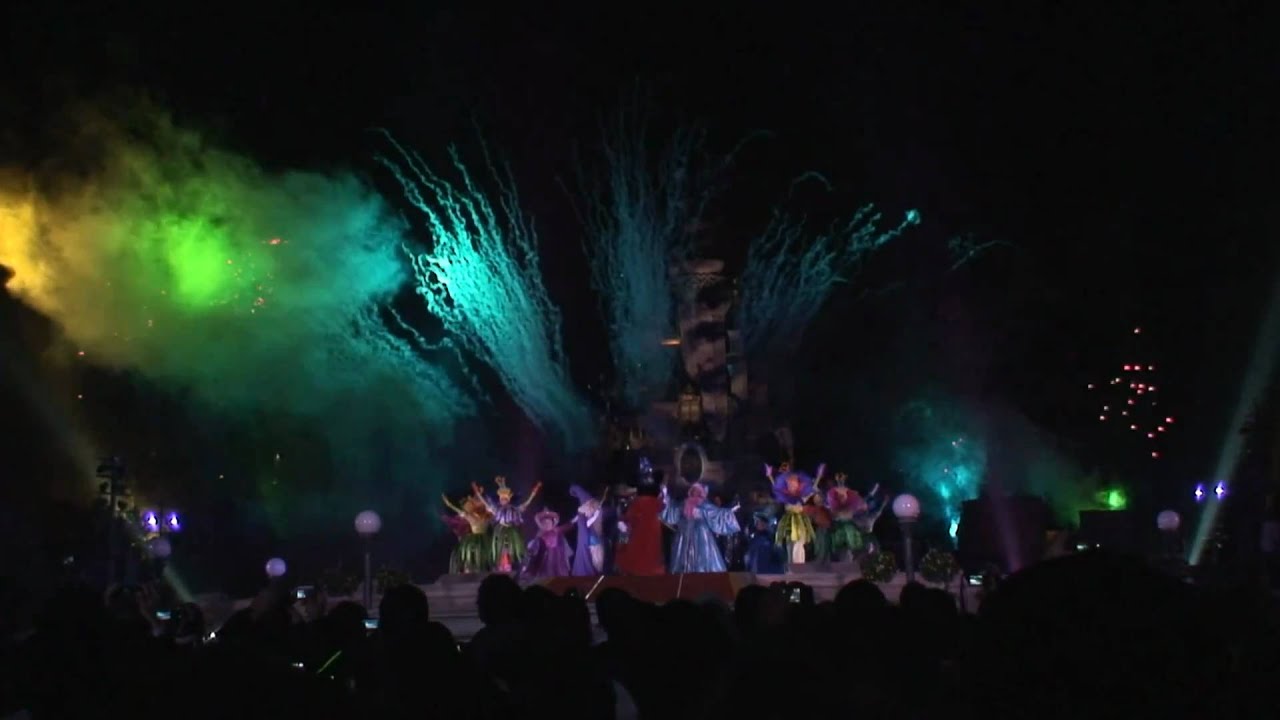 Mickey and his Magic Halloween Night - part 1 (HD) | Disneyland Paris