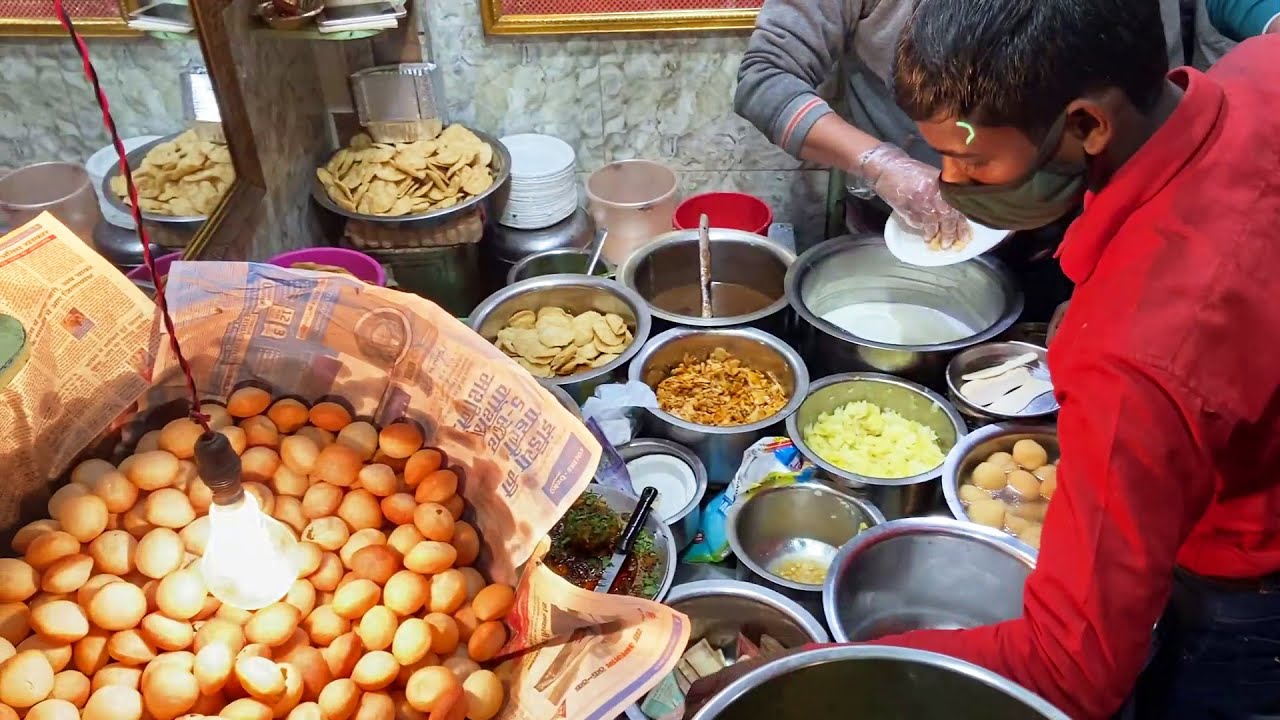 Delhi's Oldest Chat Corner : Ashok Chat Corner || Street Food Delhi || Street Chat Corner India