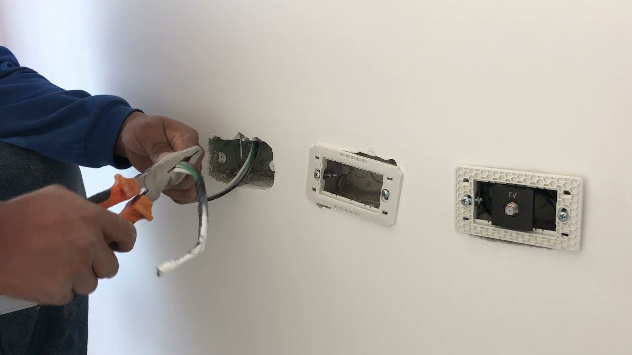 INSTALACIONES  3,304 Colocación de tomacorriente y punto de cable coaxial