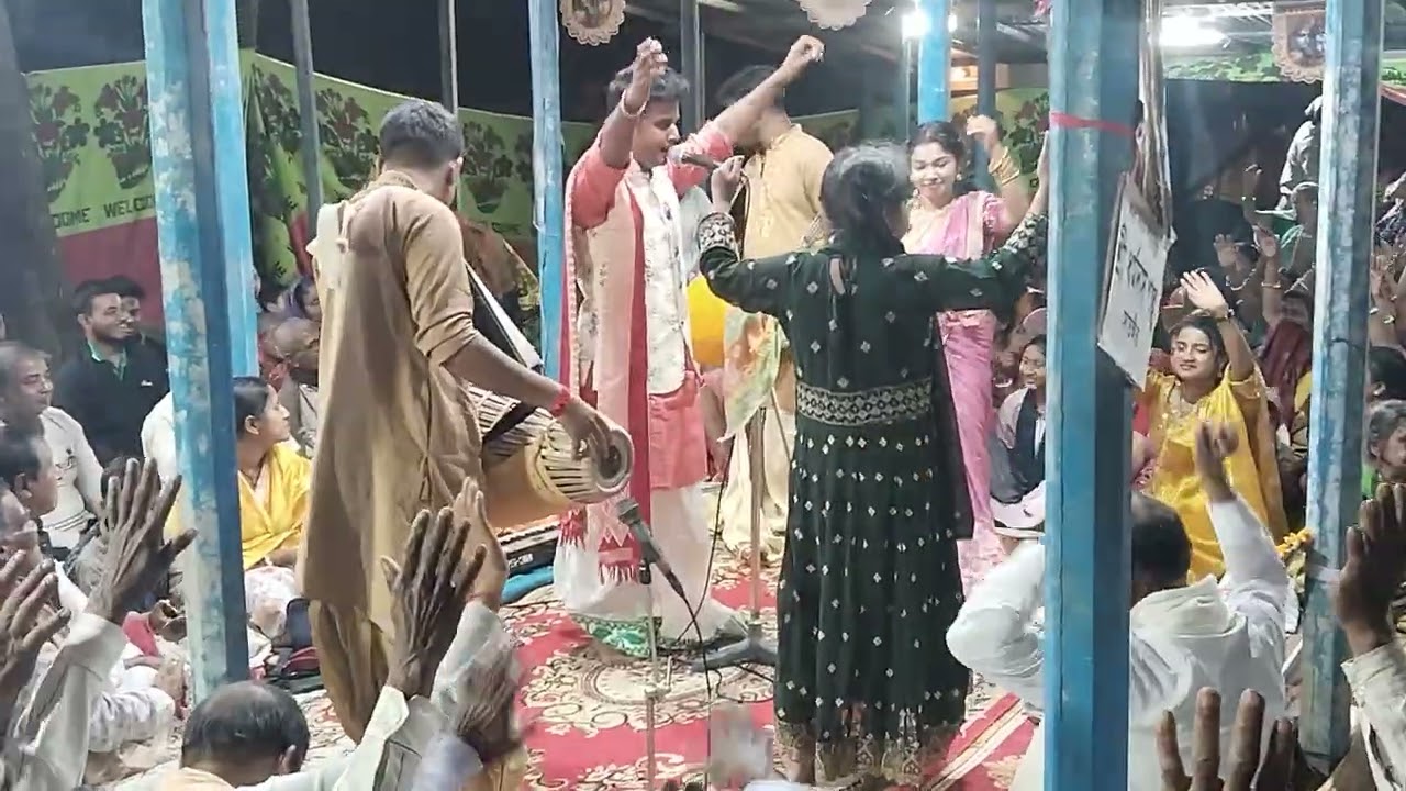 কলতা গোলক চাঁদ সেবাশ্রমে অষ্টকালীন লীলা কীর্তন পরিবেশনায় ধর্মদাস।