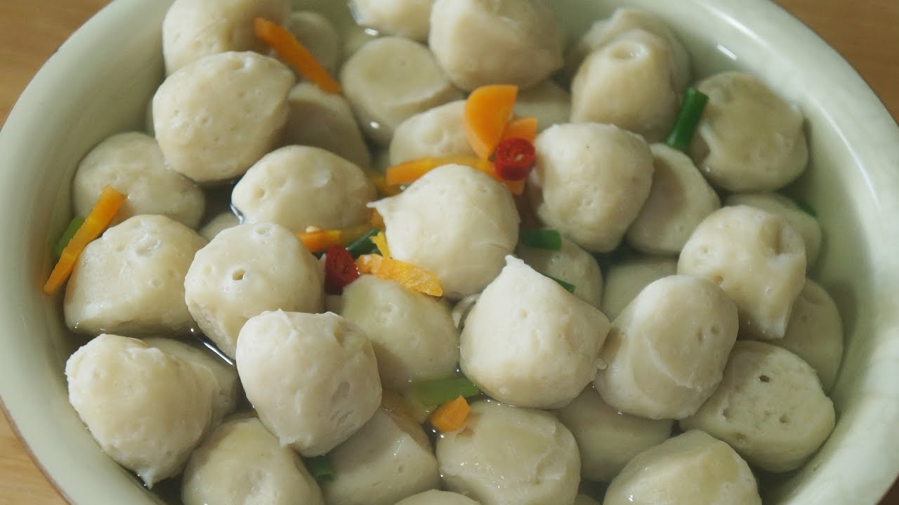 Homemade fish balls。福建传统小吃，手工鱼丸。具有天然、营养、保健的美食特色。味道鲜美，具有特殊的海鲜风味。