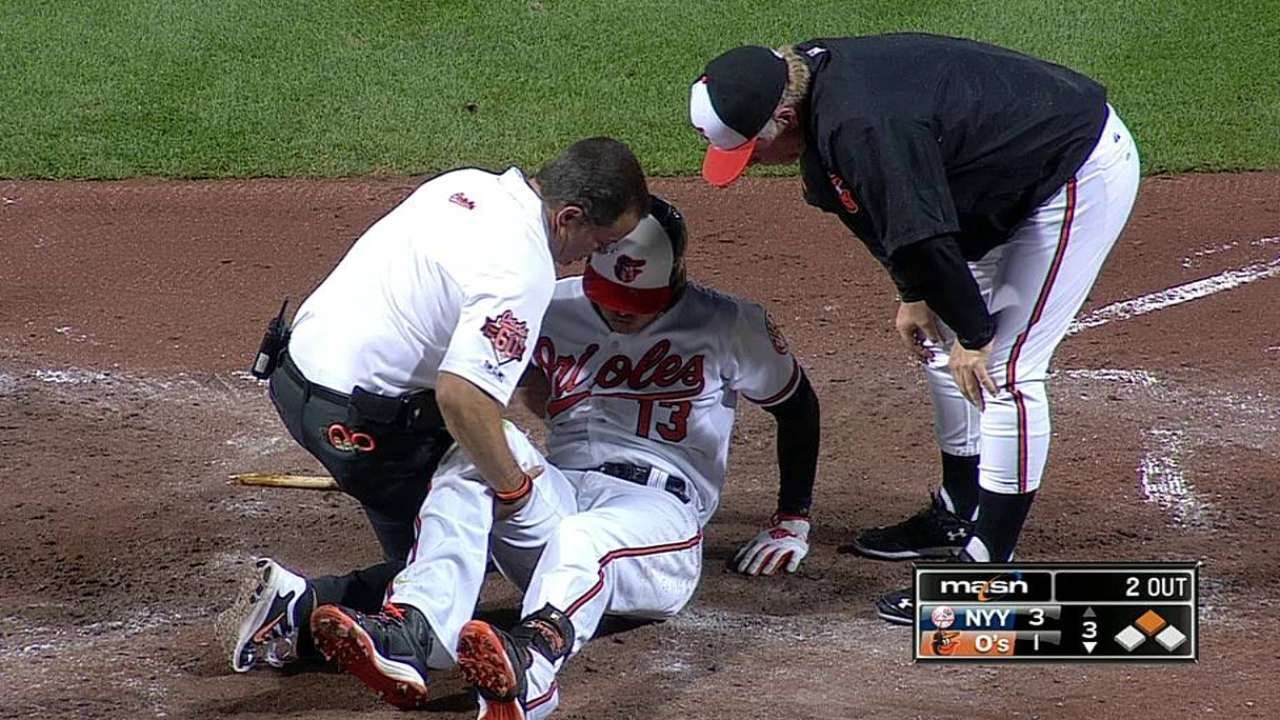 NYY@BAL: Machado injures himself on his way to first