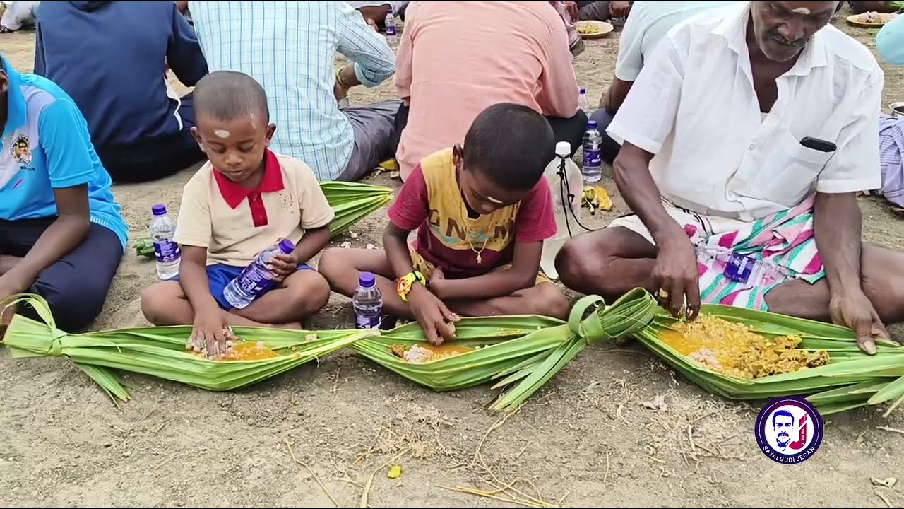 பனை ஓலை பட்டையில் ஆட்டுக்கறி குழம்பு சிகப்பு குத்தரிசி உருண்டை சாப்பாடு/Village Food
