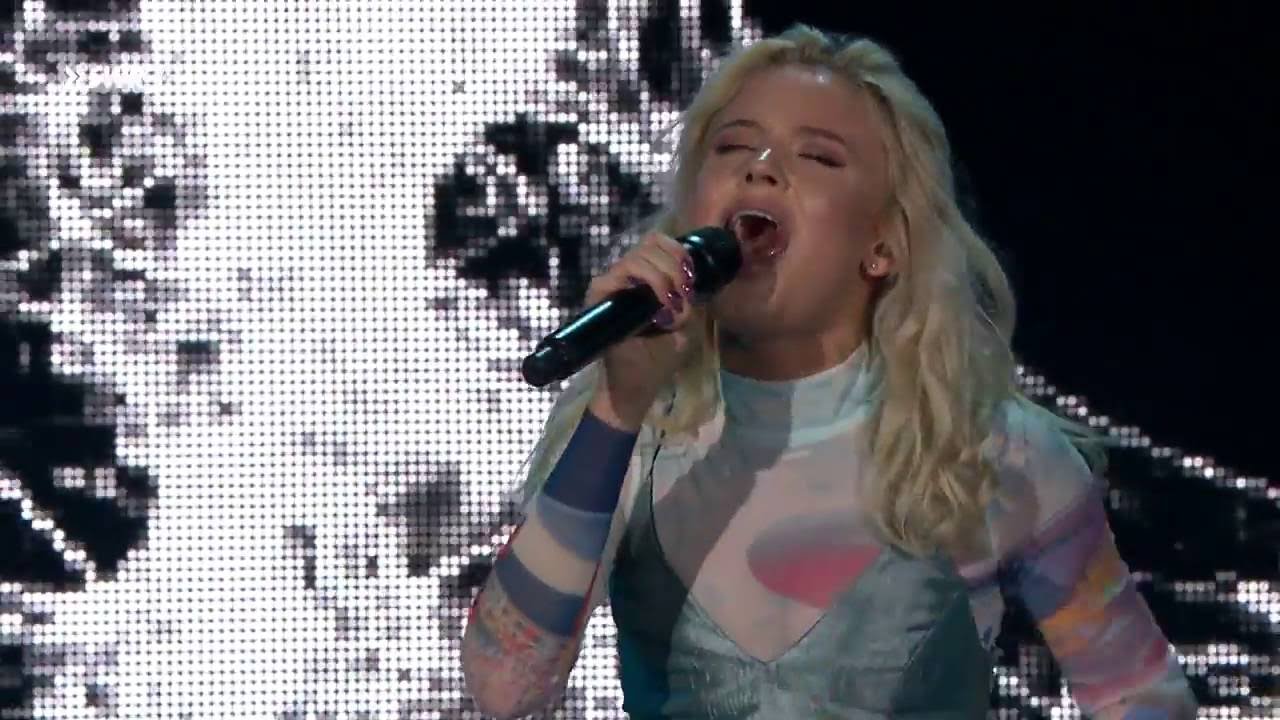 Zara Larsson - Ain't My Fault - Live @ New Pop Festival