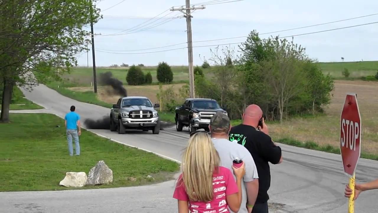 Mikes 06 Cummins VS. 08 Duramax Street Race