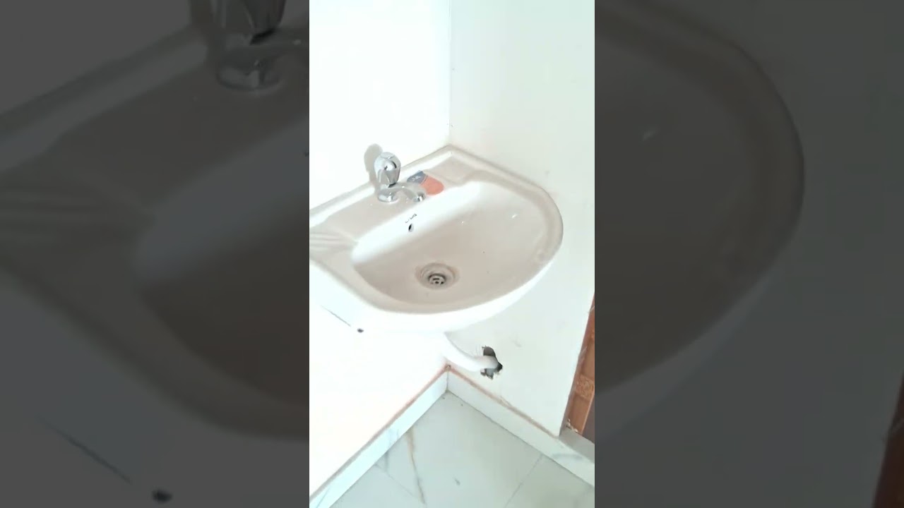866 sqfit 2bhk flat top floor with lift dumdum can't gorabazar RNGuha road ph 9836 997289 