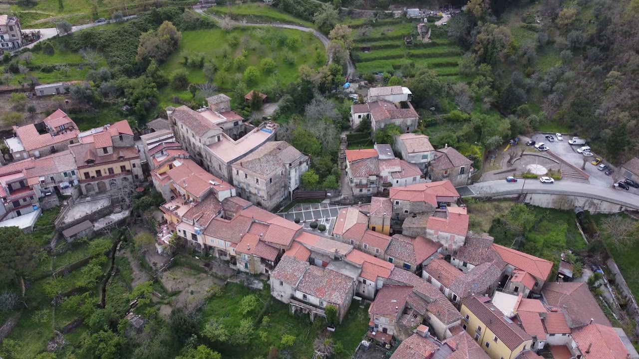 Cilentano.it - In volo su Perdifumo... un po' di storia (drone 4k)