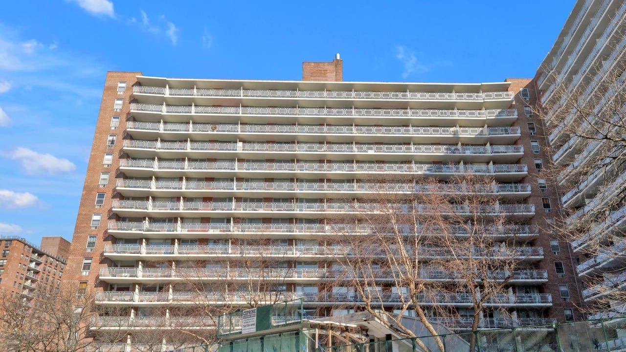 61-15 97th St, Rego Park, NY