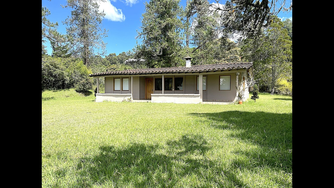 AF545 ARRIENDO FINCA DE UN NIVEL EN PARCELACIÓN CON 3 ALCOBAS-TIPO CABAÑA