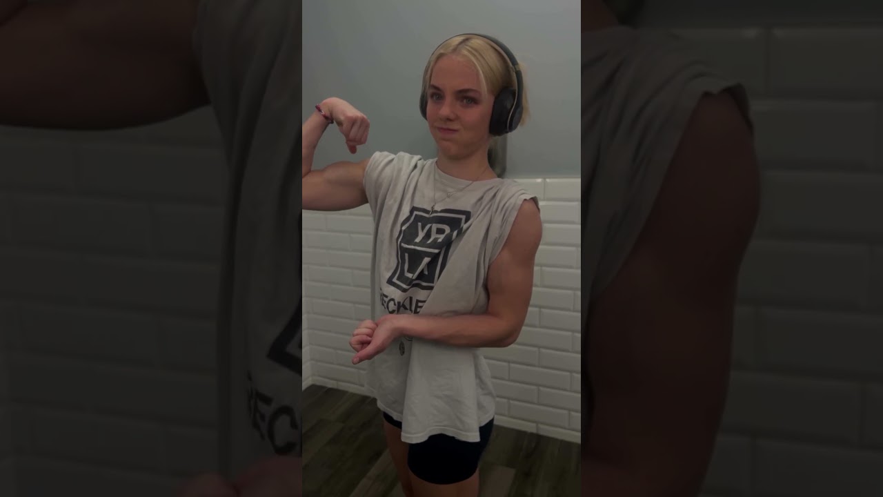 Muscle girl flex super abs