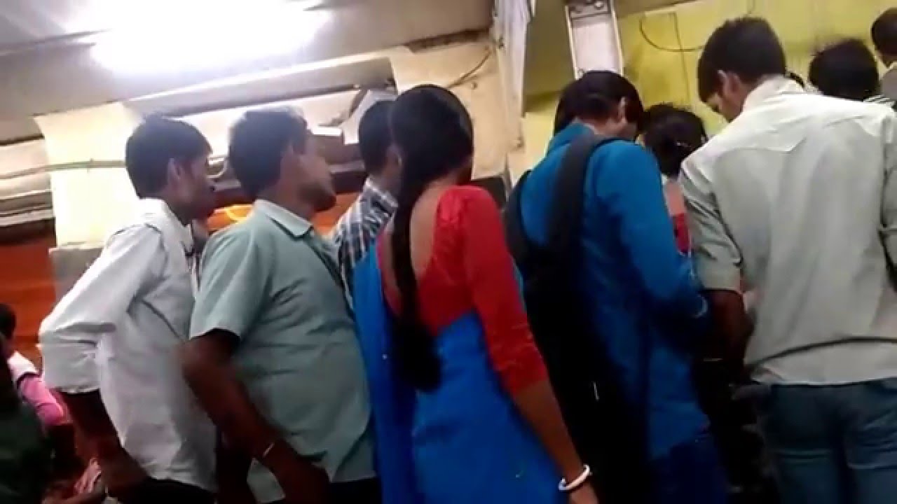 howrah me ticket ke liye Line in office time
