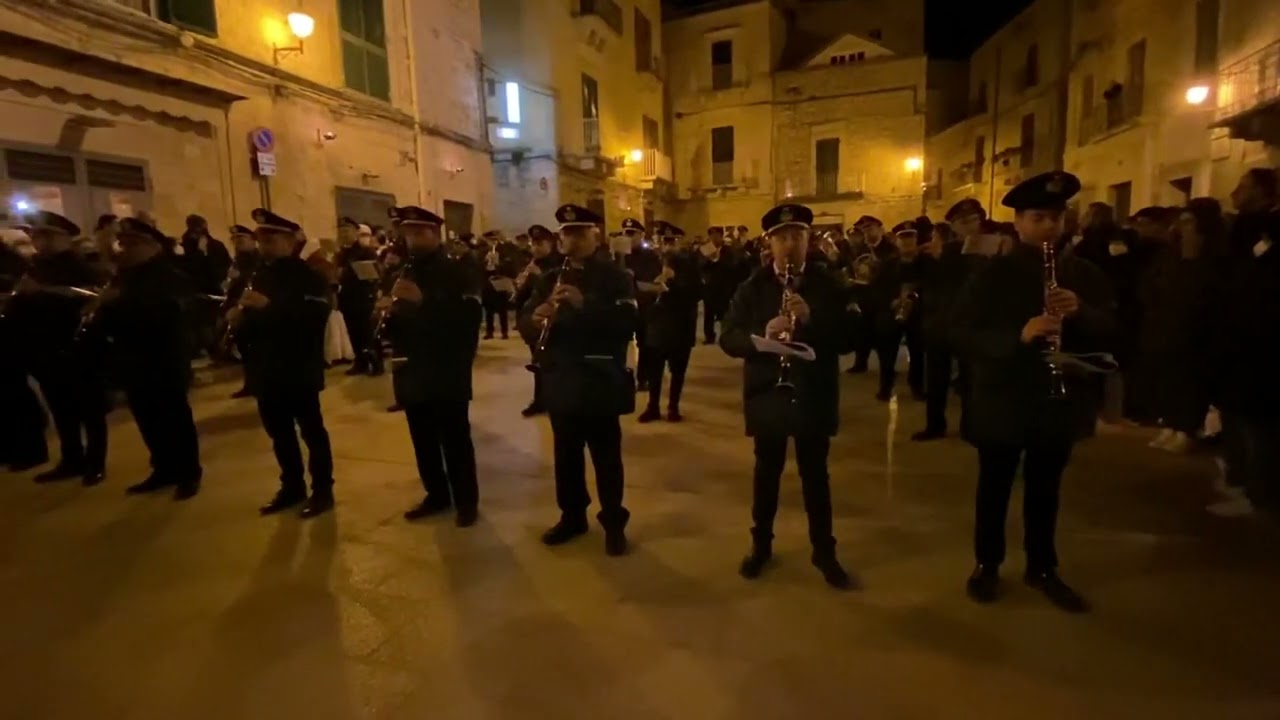 La notte degli Otto Santi: esecuzione marcia a piè fermo in piazza Menotti Garibaldi