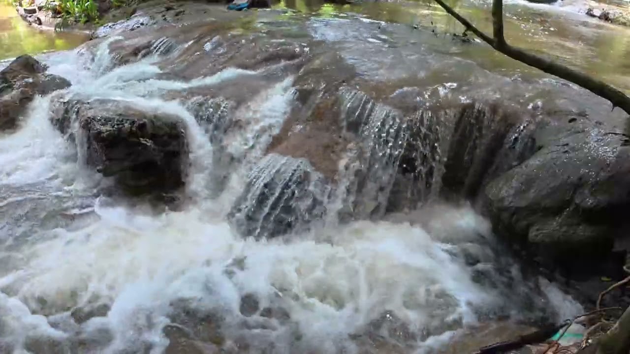 5 minutos de sonido de agua cayendo