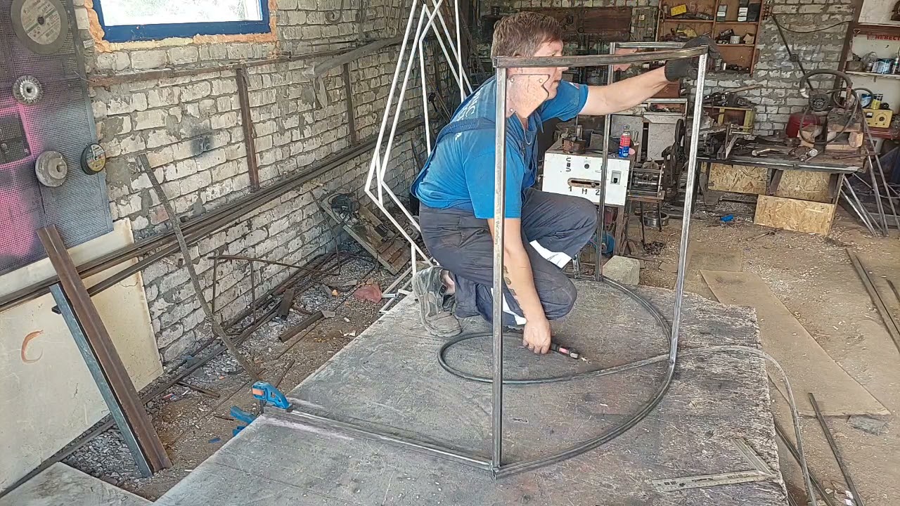 бизнес в гараже.козырёк над дверью.#холоднаяковка #своимируками