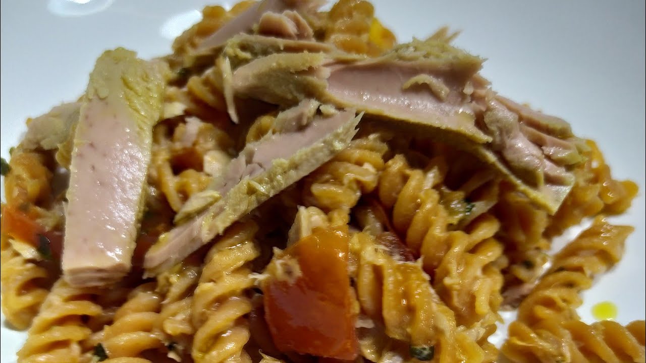 fusilli di lenticchie rosse con filetti di tonno