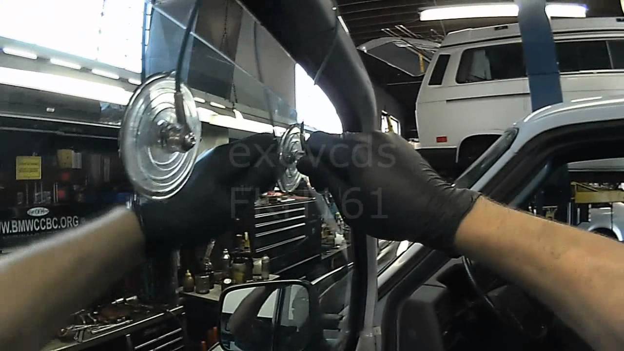 VW T4: Eurovan / Transporter Driver Side Window Regulator Removal (Non Power)