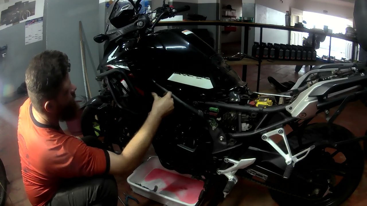 tirando o tanque da cb500x parte(1) marcador de combustível não está marcando.