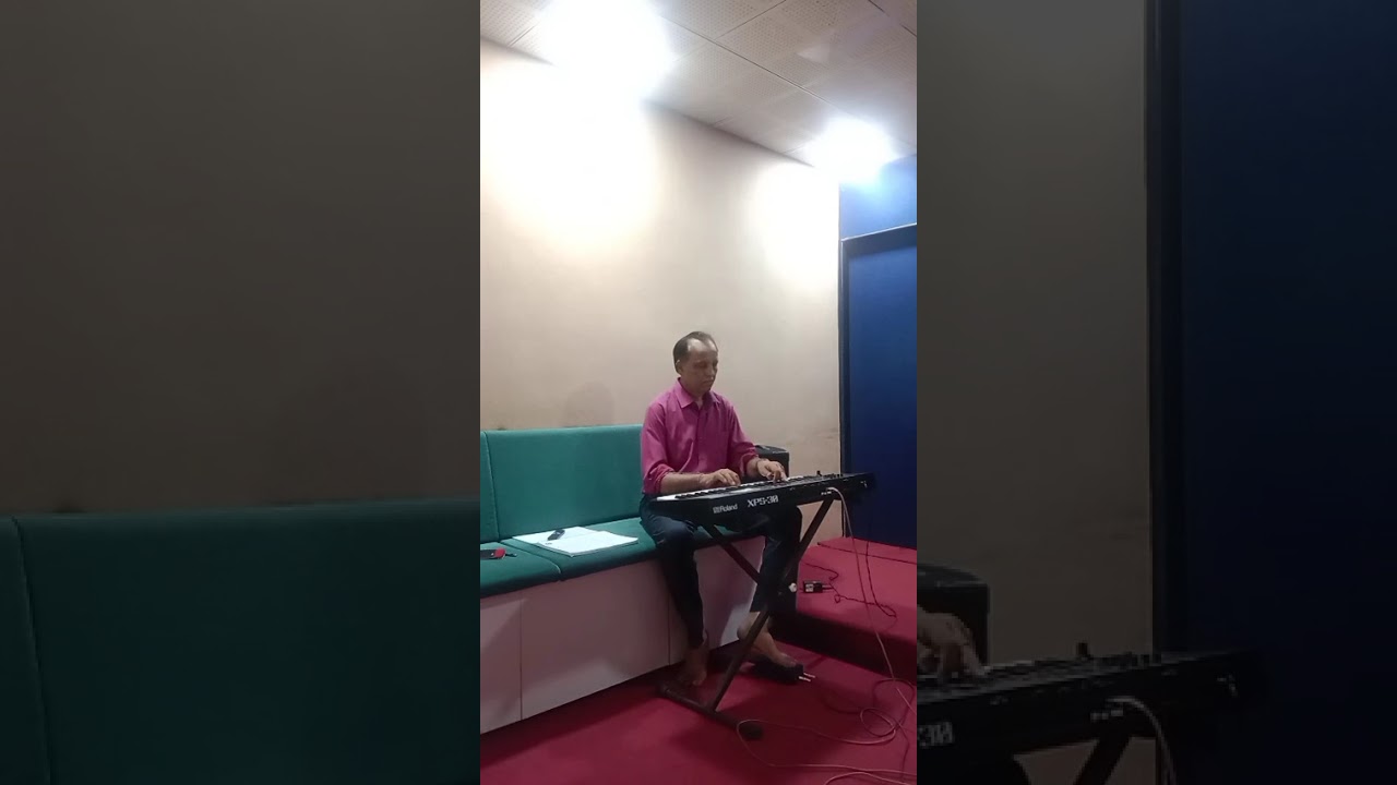 Khushi ki ye rat aa gayi, originally by Mukesh 