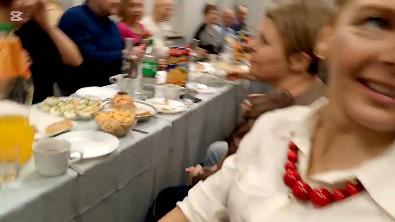Folkbeat biesiada za stołami z akordeonistą Arkiem 