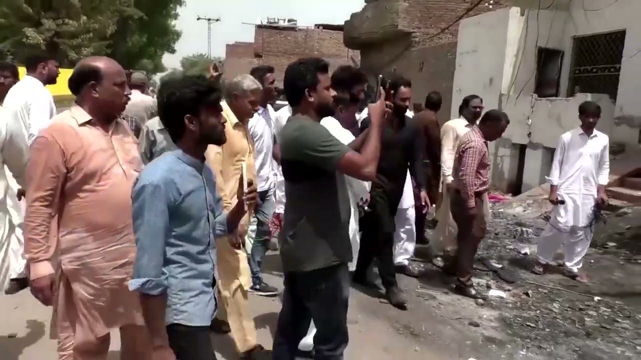Troops guard Pakistani Christians after church arsons