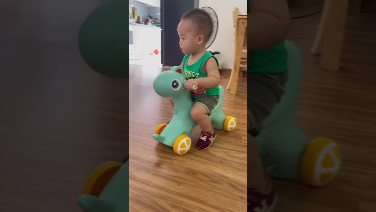 Em b&eacute; đi xe - cute shorts #baby #cute #embe #funny #nhatminh #happy