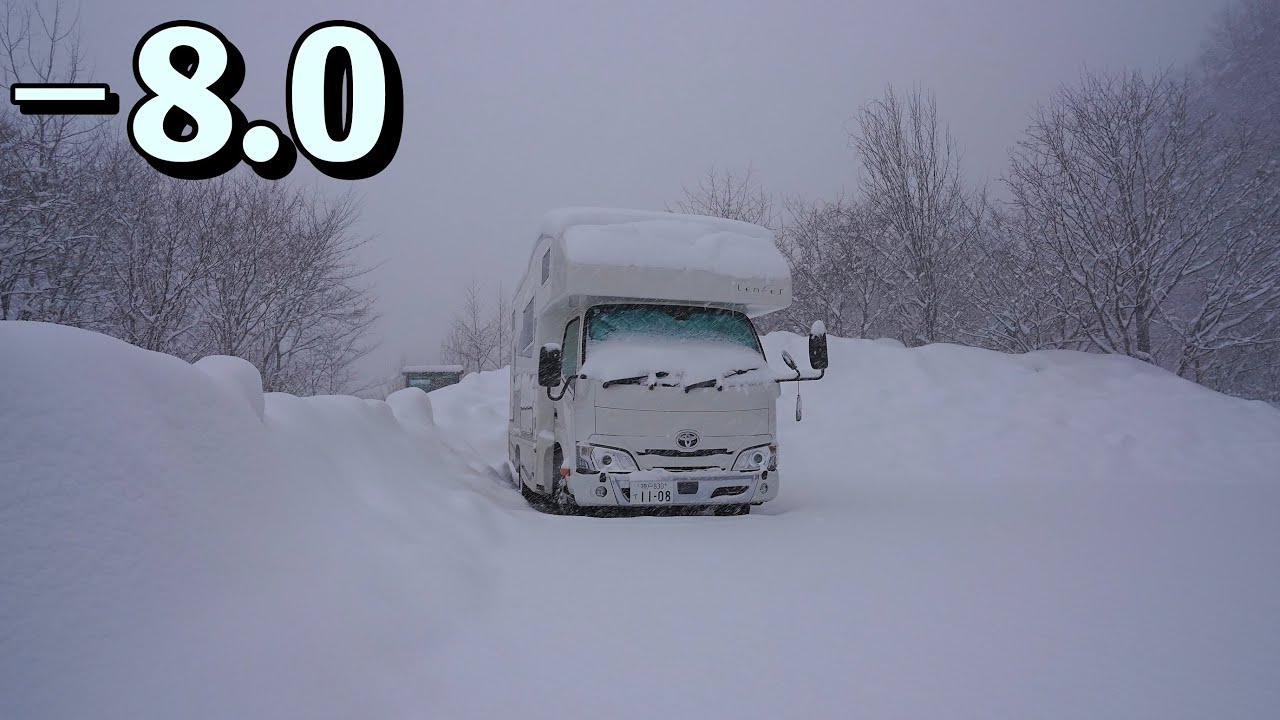 [雪中車中泊] 猛吹雪で脱出不可能！？真夜中の山奥無人駐車場で猛烈な降雪一気に積雪20cm極寒−8℃強の車中泊！そのうえ出会ってしまった謎の動物 