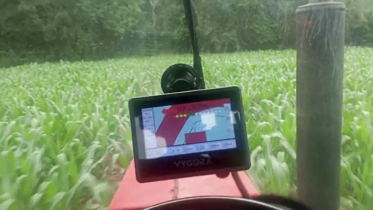 Passando produto pra ferrugem e pulgão no limite do trator 🚜