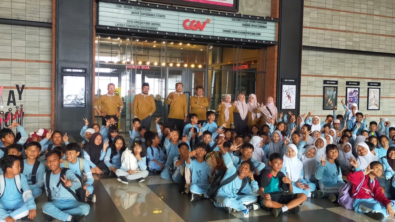 Outing Class Menonton Cyberbullying