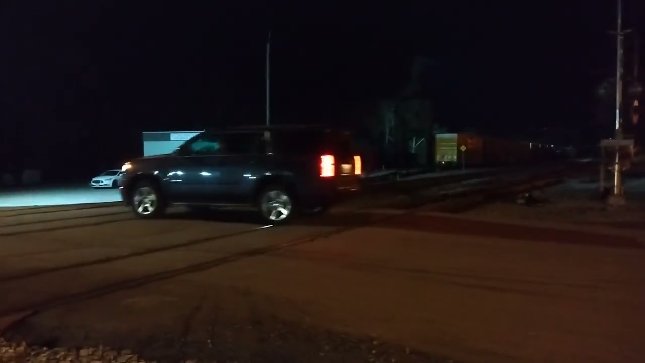 #csx #train pulls into yard with box cars