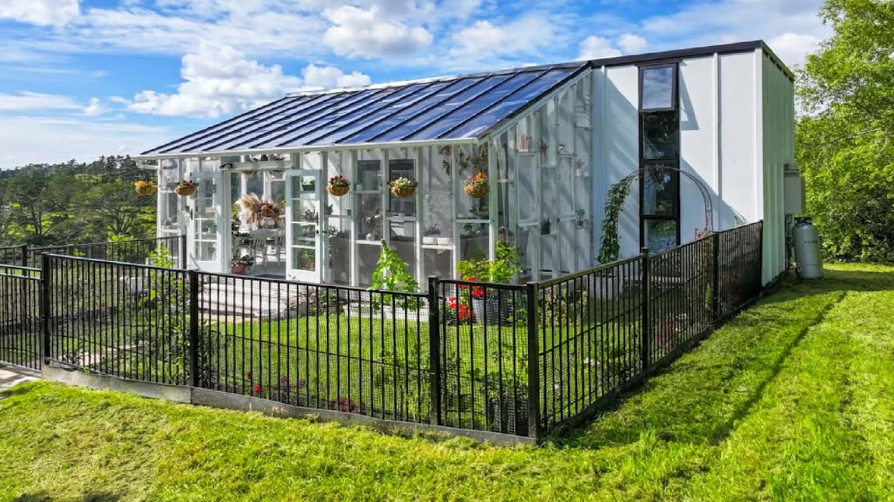 Amazing Luxury Tiny Home with Stunning Conservatory