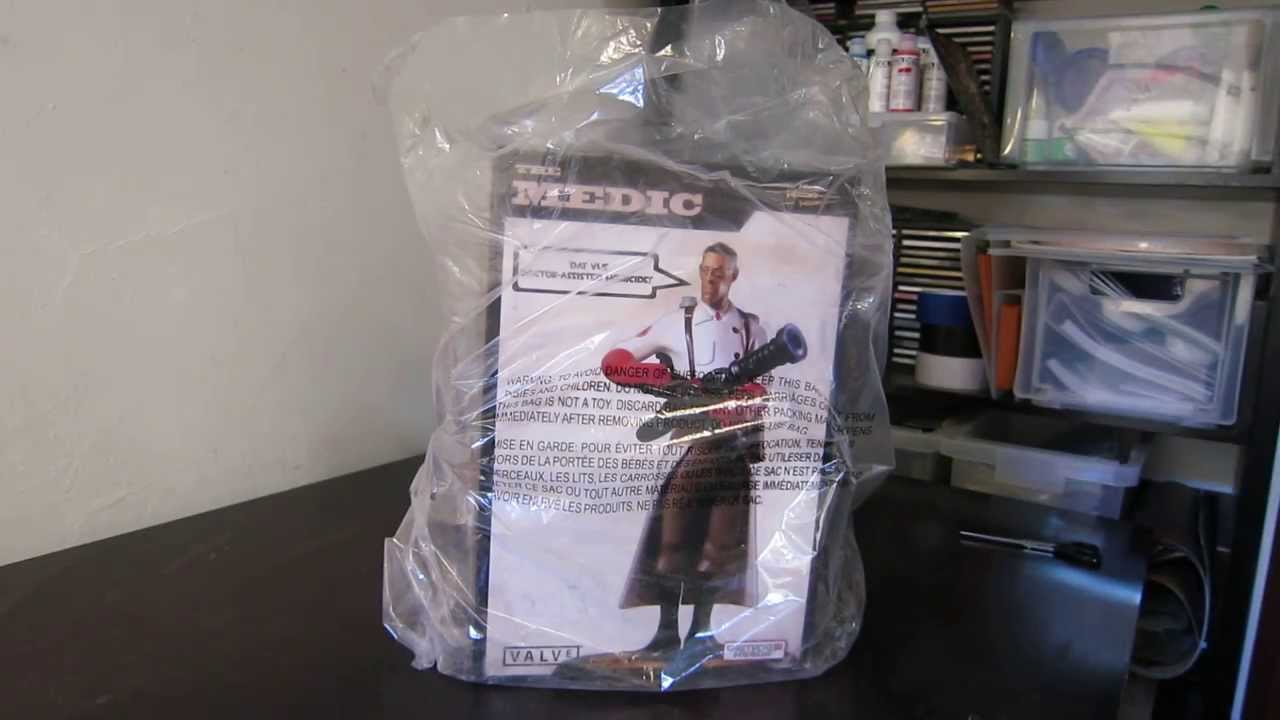 TF2 Red Medic Unboxing from Gaming Heads