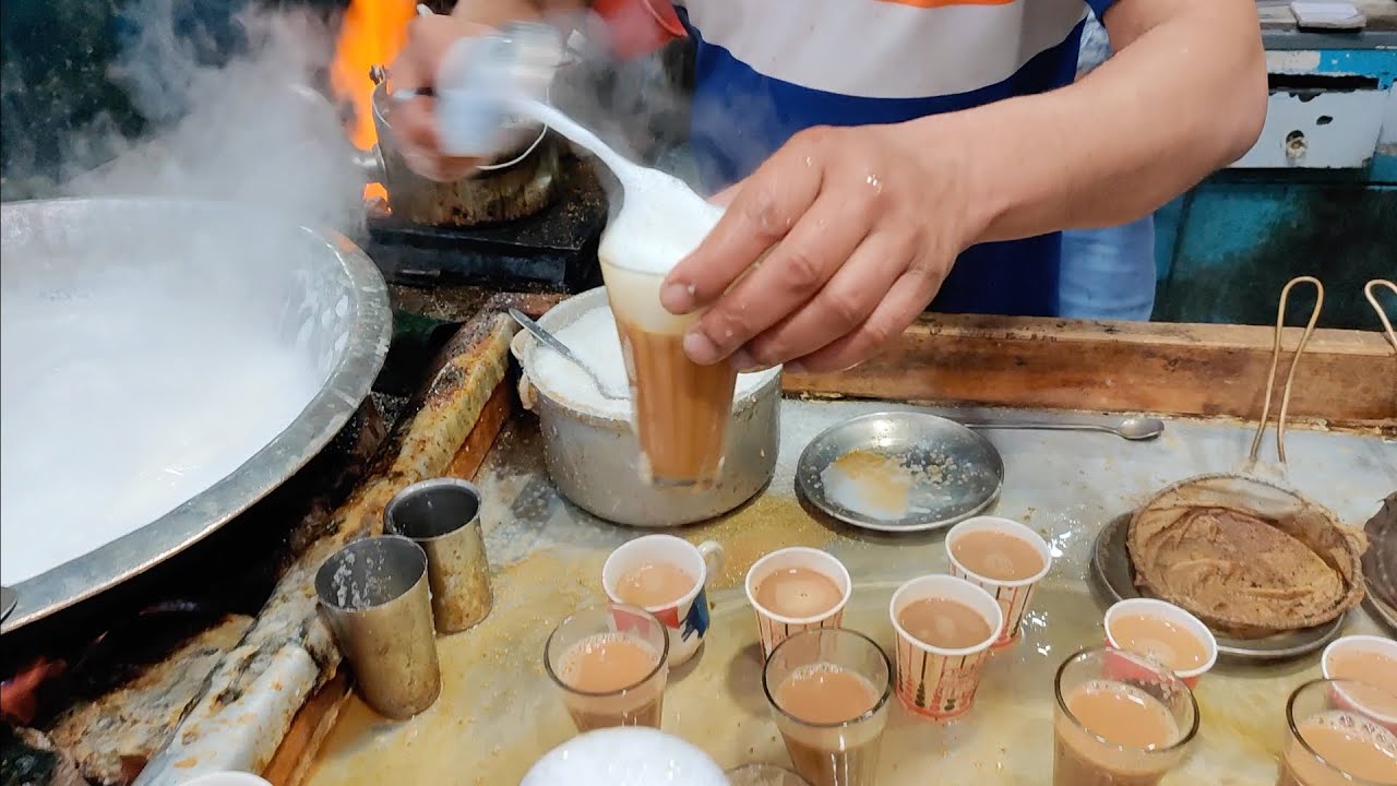 Superfast Ustad Chaiwala of Delhi | Indian Creamy Tea | Indian Street Food