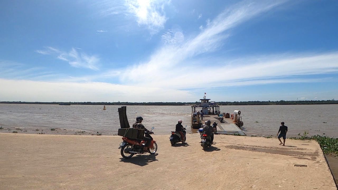 Crossing Mekong riding on the Ben Pha Binh Ninh ferry  (4-Feb-2026) exiting from Binh Ninh side  1-3