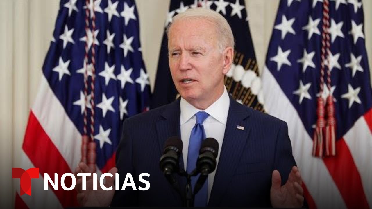 Biden asiste a una ceremonia de naturalización de inmigrantes en la Casa Blanca