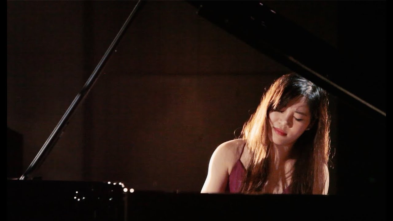 Zee Zee plays Robert Schumann Abegg Variations Op.1