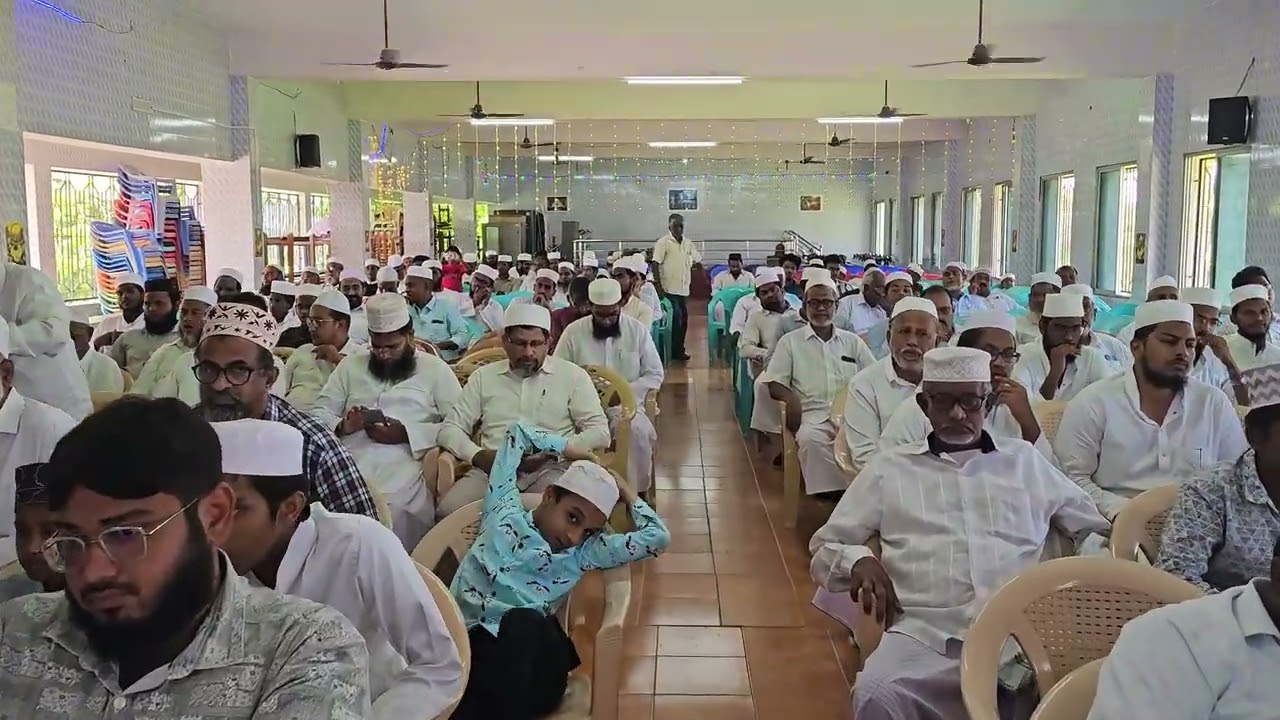 தாருல் இக்லாஸ் சித்தீகிய்யா அரபுக் கல்லூரியின் தலைவரான புரொபஷனல் கொரியர் ஹாஜி மீரான் ஸாஹிபின் உரை