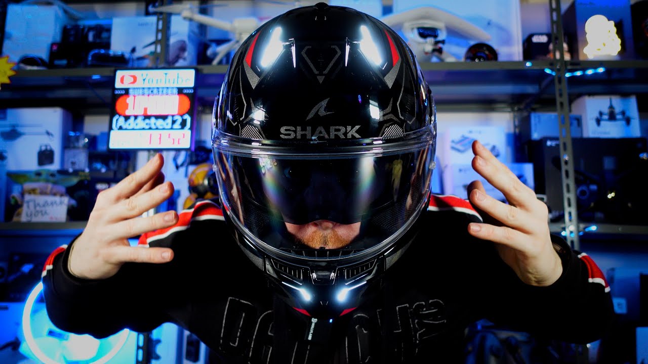 È il CASCO PER MOTO più SICURO AL MONDO e il primo con LUCI LED, finalmente!